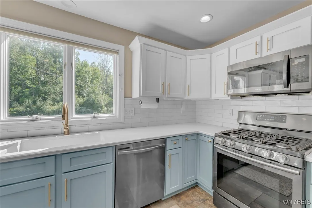 3364 Creekview Drive, Hamburg, New York 14075, Hamburg, New York 14075, 4 Bedrooms Bedrooms, 8 Rooms Rooms,2 BathroomsBathrooms,Residential,Closed,3364 Creekview Drive, Hamburg, New York 14075,0,B1564445
