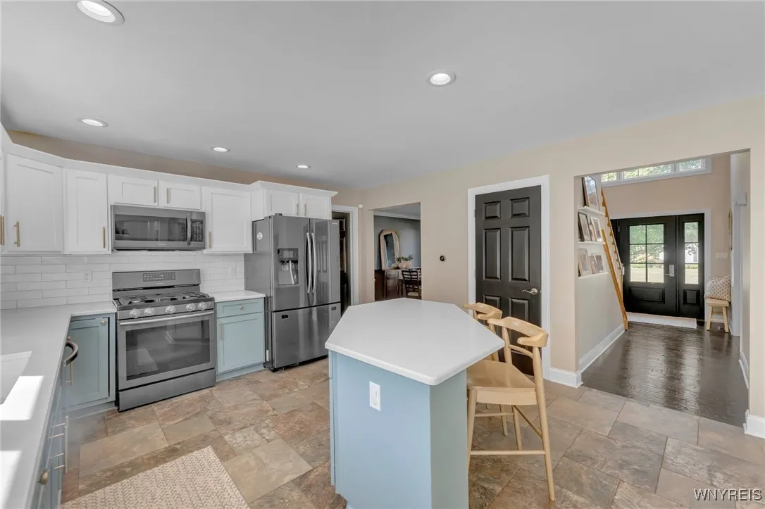 3364 Creekview Drive, Hamburg, New York 14075, Hamburg, New York 14075, 4 Bedrooms Bedrooms, 8 Rooms Rooms,2 BathroomsBathrooms,Residential,Closed,3364 Creekview Drive, Hamburg, New York 14075,0,B1564445