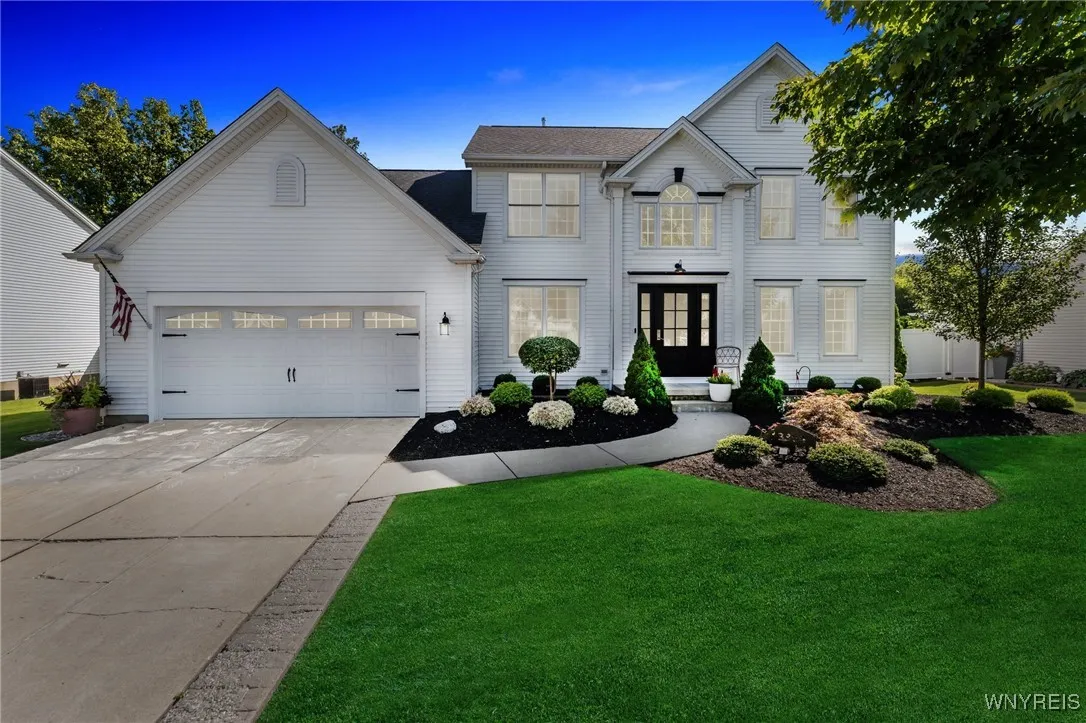 3364 Creekview Drive, Hamburg, New York 14075, Hamburg, New York 14075, 4 Bedrooms Bedrooms, 8 Rooms Rooms,2 BathroomsBathrooms,Residential,Closed,3364 Creekview Drive, Hamburg, New York 14075,0,B1564445