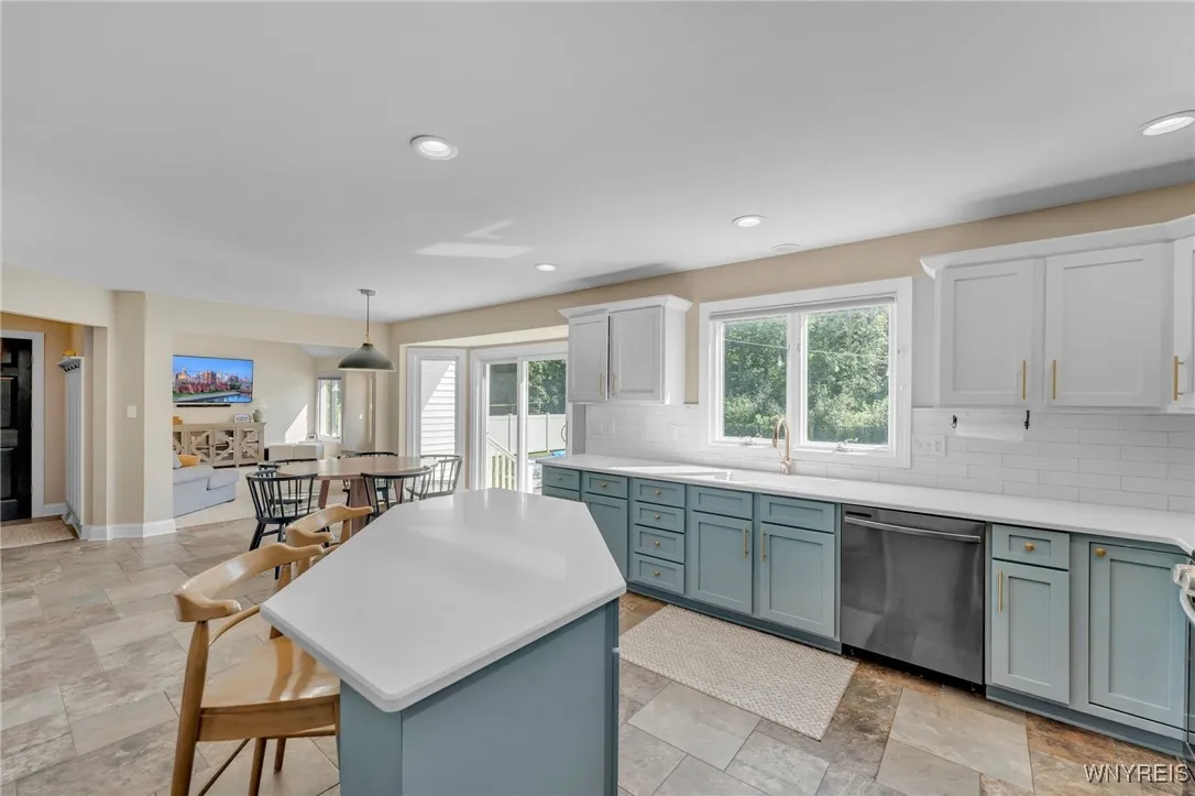 3364 Creekview Drive, Hamburg, New York 14075, Hamburg, New York 14075, 4 Bedrooms Bedrooms, 8 Rooms Rooms,2 BathroomsBathrooms,Residential,Closed,3364 Creekview Drive, Hamburg, New York 14075,0,B1564445