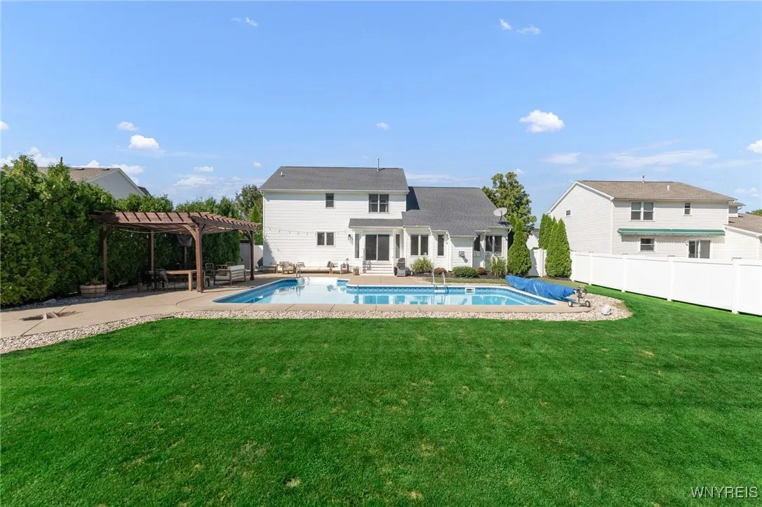 3364 Creekview Drive, Hamburg, New York 14075, Hamburg, New York 14075, 4 Bedrooms Bedrooms, 8 Rooms Rooms,2 BathroomsBathrooms,Residential,Closed,3364 Creekview Drive, Hamburg, New York 14075,0,B1564445