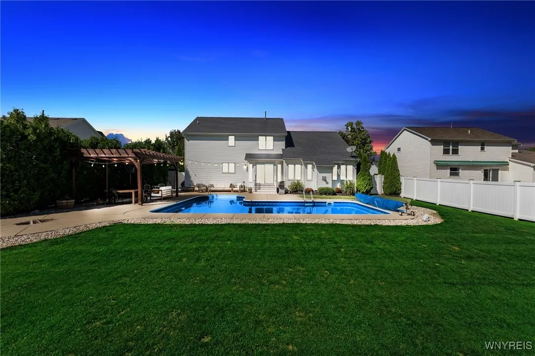 3364 Creekview Drive, Hamburg, New York 14075, Hamburg, New York 14075, 4 Bedrooms Bedrooms, 8 Rooms Rooms,2 BathroomsBathrooms,Residential,Closed,3364 Creekview Drive, Hamburg, New York 14075,0,B1564445