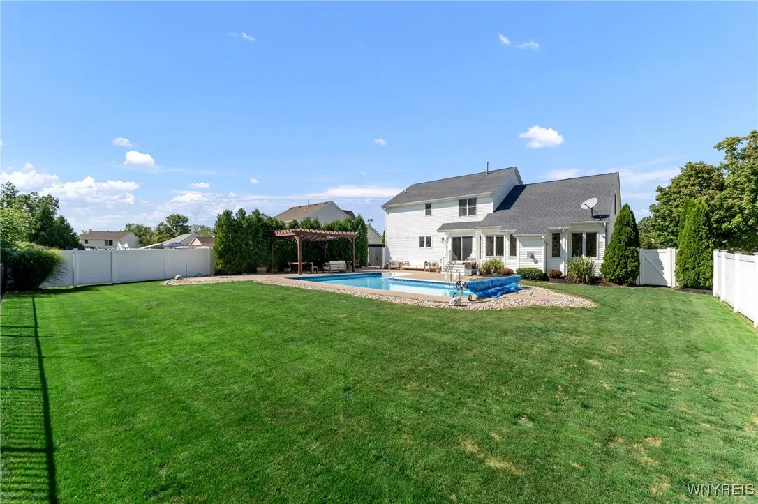 3364 Creekview Drive, Hamburg, New York 14075, Hamburg, New York 14075, 4 Bedrooms Bedrooms, 8 Rooms Rooms,2 BathroomsBathrooms,Residential,Closed,3364 Creekview Drive, Hamburg, New York 14075,0,B1564445