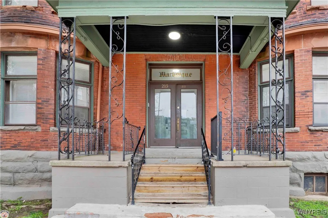 215 Allen Street, Buffalo, New York 14201, Buffalo, New York 14201, 3 Bedrooms Bedrooms, 6 Rooms Rooms,1 BathroomBathrooms,Residential Lease,Closed,215 Allen Street, Buffalo, New York 14201,0,B1565898