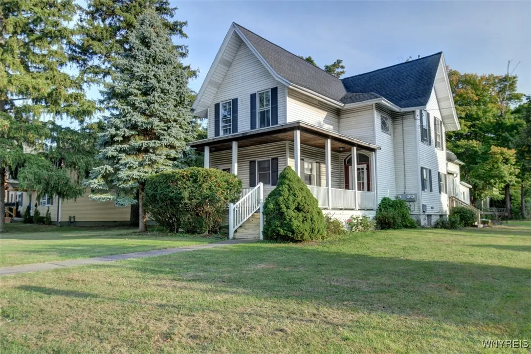 13325 Broadway Street, Alden, New York 14004, Alden, New York 14004, 7 Bedrooms Bedrooms, ,3 BathroomsBathrooms,Residential,Closed,13325 Broadway Street, Alden, New York 14004,0,B1566427