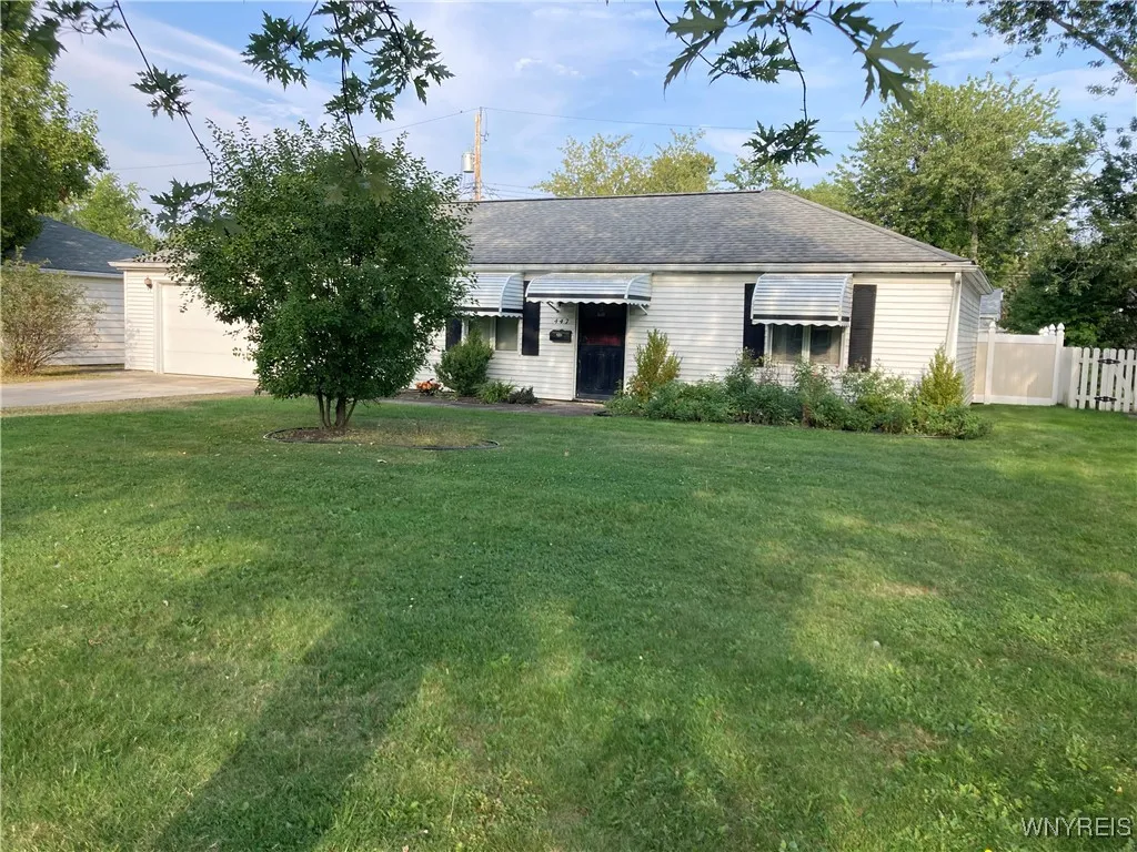 447 Campus Drive, Amherst, New York 14226, Amherst, New York 14226, 2 Bedrooms Bedrooms, 5 Rooms Rooms,1 BathroomBathrooms,Residential,Closed,447 Campus Drive, Amherst, New York 14226,0,B1566576