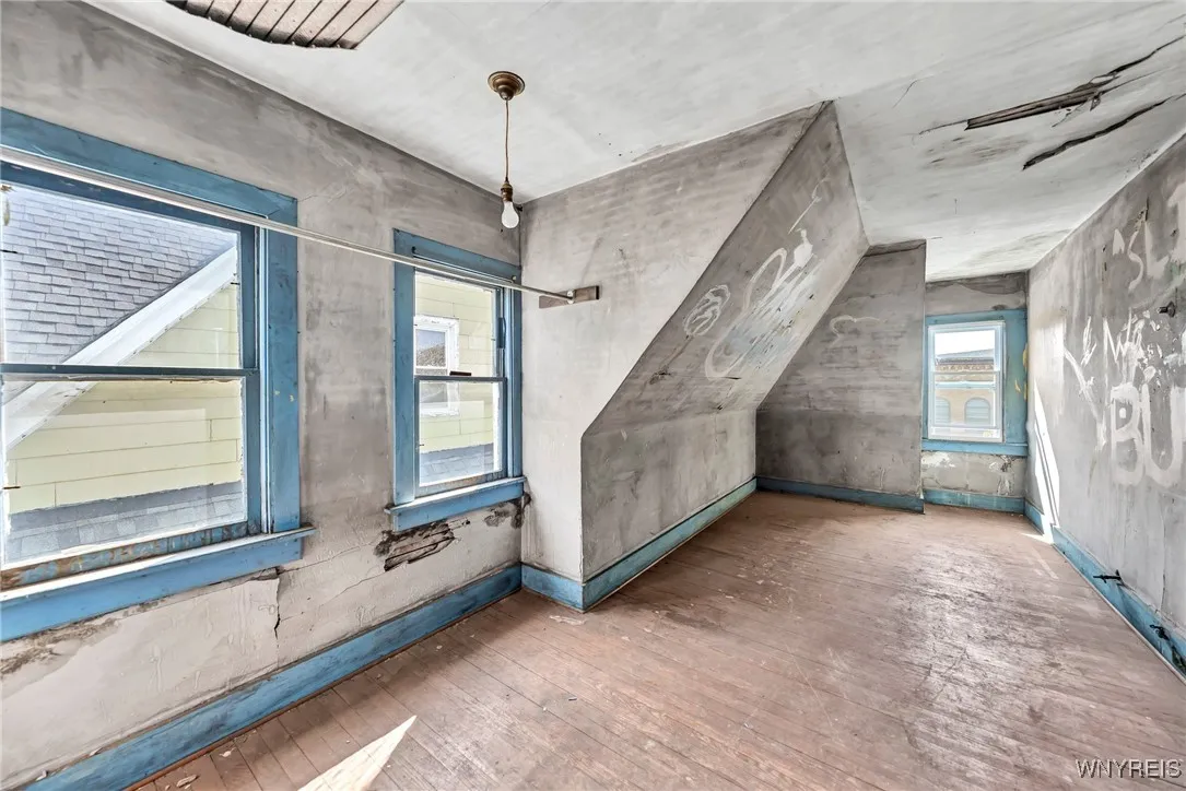 296 West Delavan Avenue N, Buffalo, New York 14213, Buffalo, New York 14213, 5 Bedrooms Bedrooms, ,2 BathroomsBathrooms,Residential,Closed,296 West Delavan Avenue N, Buffalo, New York 14213,0,B1566115