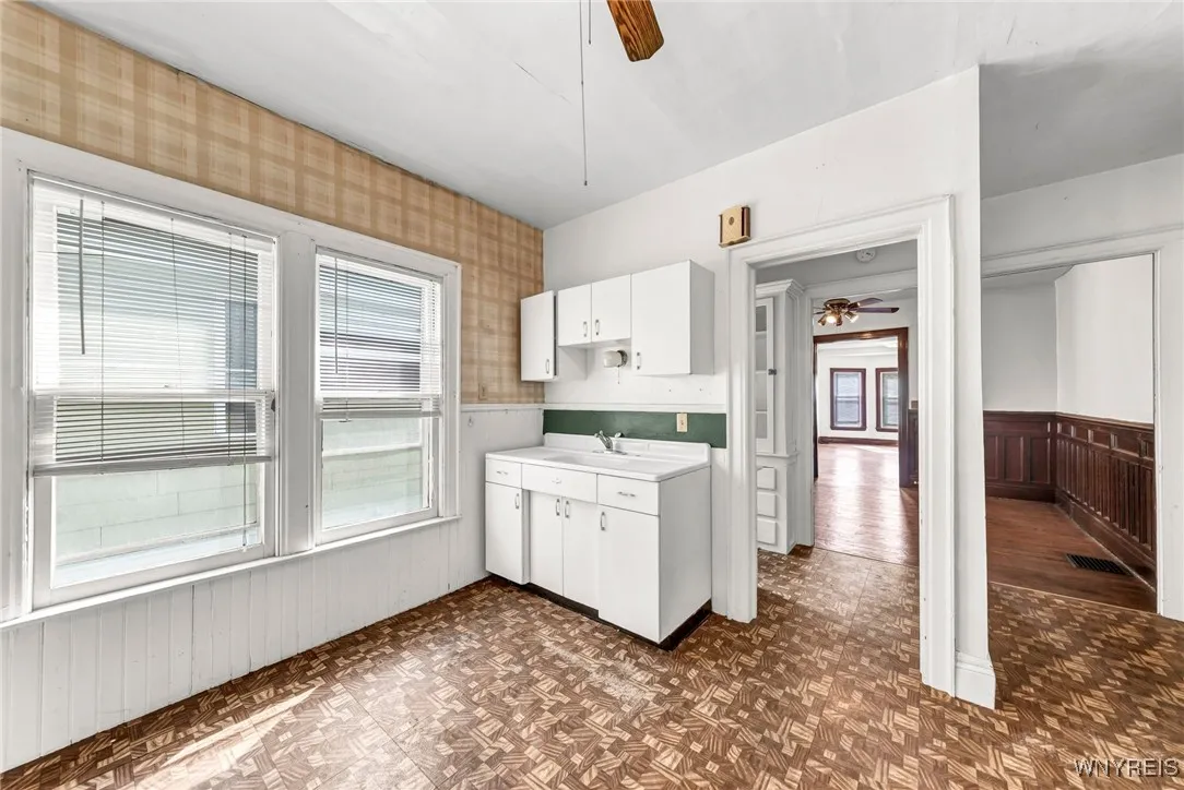 296 West Delavan Avenue N, Buffalo, New York 14213, Buffalo, New York 14213, 5 Bedrooms Bedrooms, ,2 BathroomsBathrooms,Residential,Closed,296 West Delavan Avenue N, Buffalo, New York 14213,0,B1566115