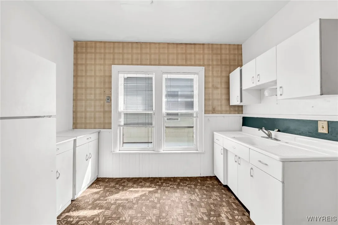 296 West Delavan Avenue N, Buffalo, New York 14213, Buffalo, New York 14213, 5 Bedrooms Bedrooms, ,2 BathroomsBathrooms,Residential,Closed,296 West Delavan Avenue N, Buffalo, New York 14213,0,B1566115