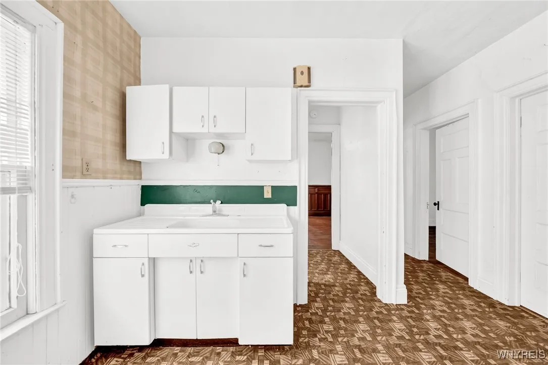 296 West Delavan Avenue N, Buffalo, New York 14213, Buffalo, New York 14213, 5 Bedrooms Bedrooms, ,2 BathroomsBathrooms,Residential,Closed,296 West Delavan Avenue N, Buffalo, New York 14213,0,B1566115