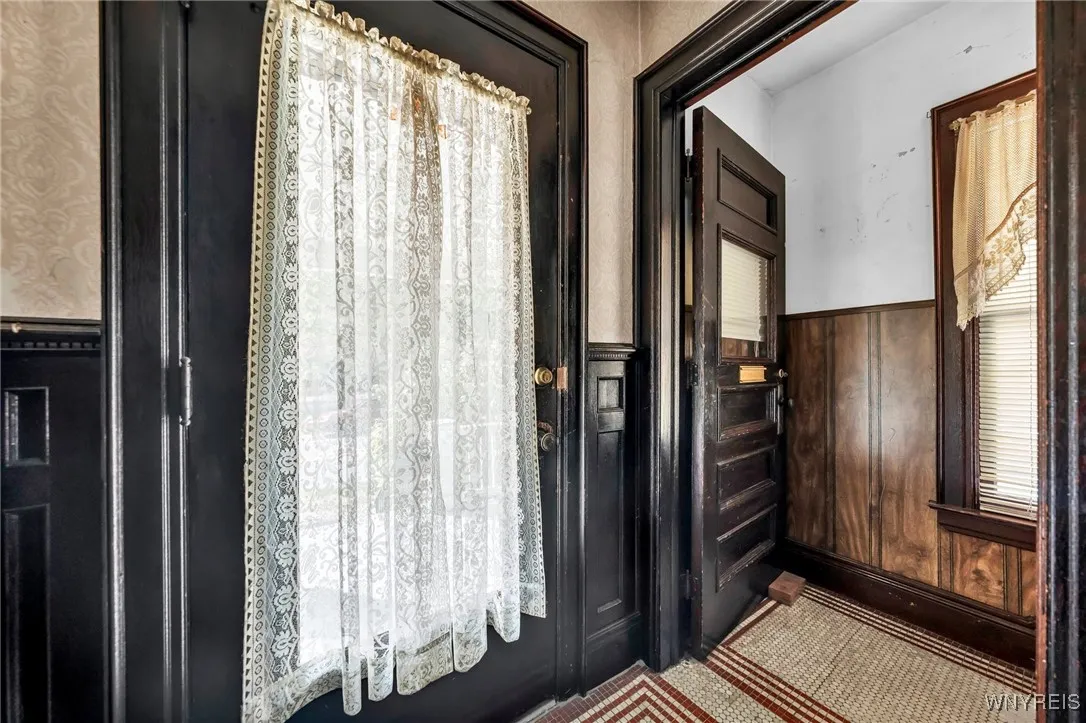 296 West Delavan Avenue N, Buffalo, New York 14213, Buffalo, New York 14213, 5 Bedrooms Bedrooms, ,2 BathroomsBathrooms,Residential,Closed,296 West Delavan Avenue N, Buffalo, New York 14213,0,B1566115