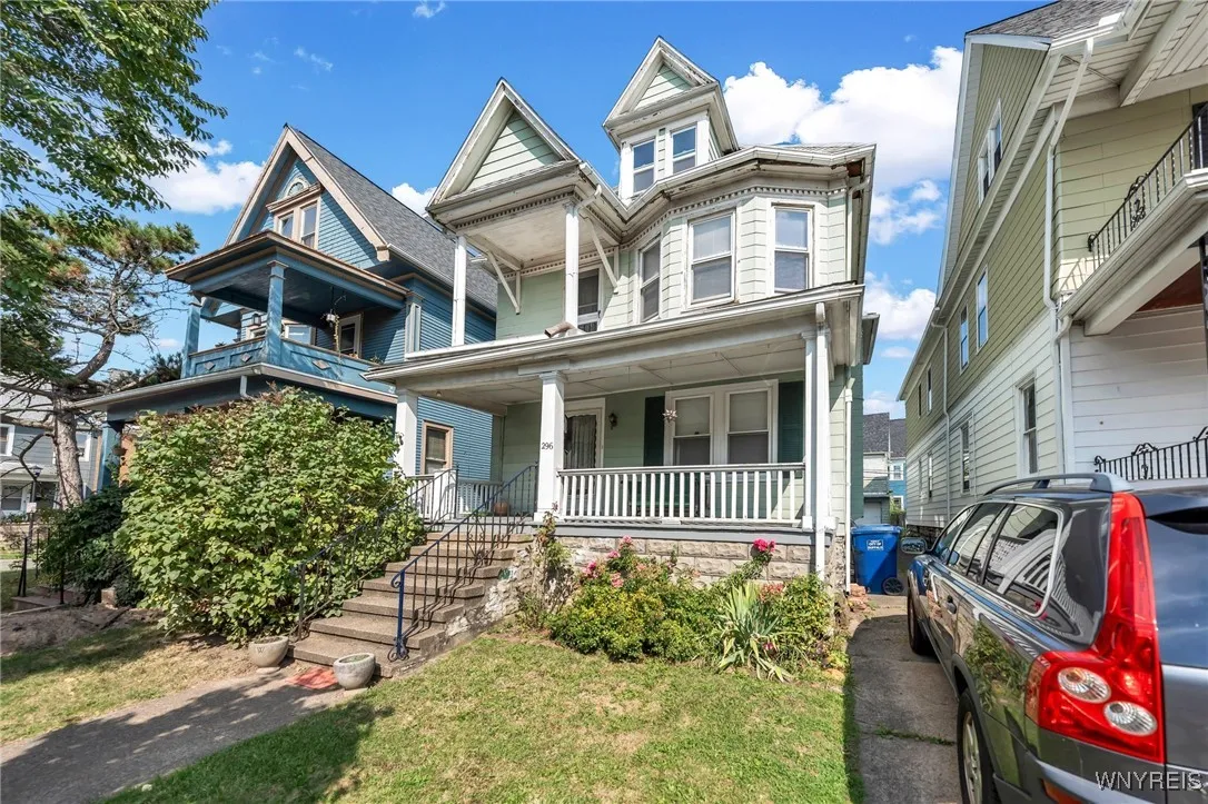 296 West Delavan Avenue N, Buffalo, New York 14213, Buffalo, New York 14213, 5 Bedrooms Bedrooms, ,2 BathroomsBathrooms,Residential,Closed,296 West Delavan Avenue N, Buffalo, New York 14213,0,B1566115