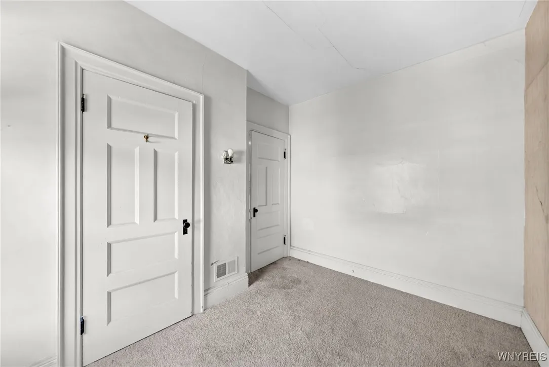296 West Delavan Avenue N, Buffalo, New York 14213, Buffalo, New York 14213, 5 Bedrooms Bedrooms, ,2 BathroomsBathrooms,Residential,Closed,296 West Delavan Avenue N, Buffalo, New York 14213,0,B1566115