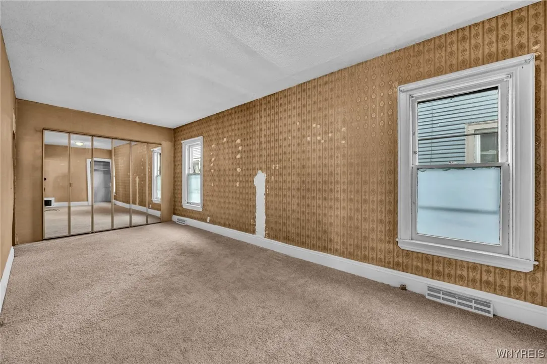 296 West Delavan Avenue N, Buffalo, New York 14213, Buffalo, New York 14213, 5 Bedrooms Bedrooms, ,2 BathroomsBathrooms,Residential,Closed,296 West Delavan Avenue N, Buffalo, New York 14213,0,B1566115