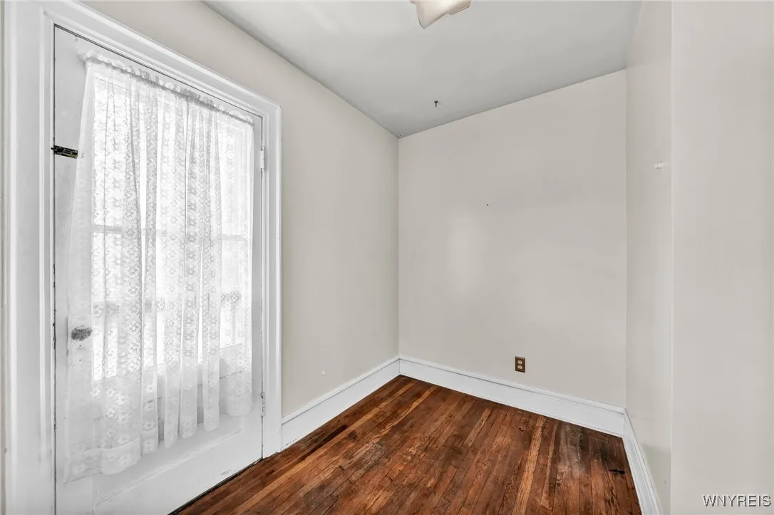 296 West Delavan Avenue N, Buffalo, New York 14213, Buffalo, New York 14213, 5 Bedrooms Bedrooms, ,2 BathroomsBathrooms,Residential,Closed,296 West Delavan Avenue N, Buffalo, New York 14213,0,B1566115