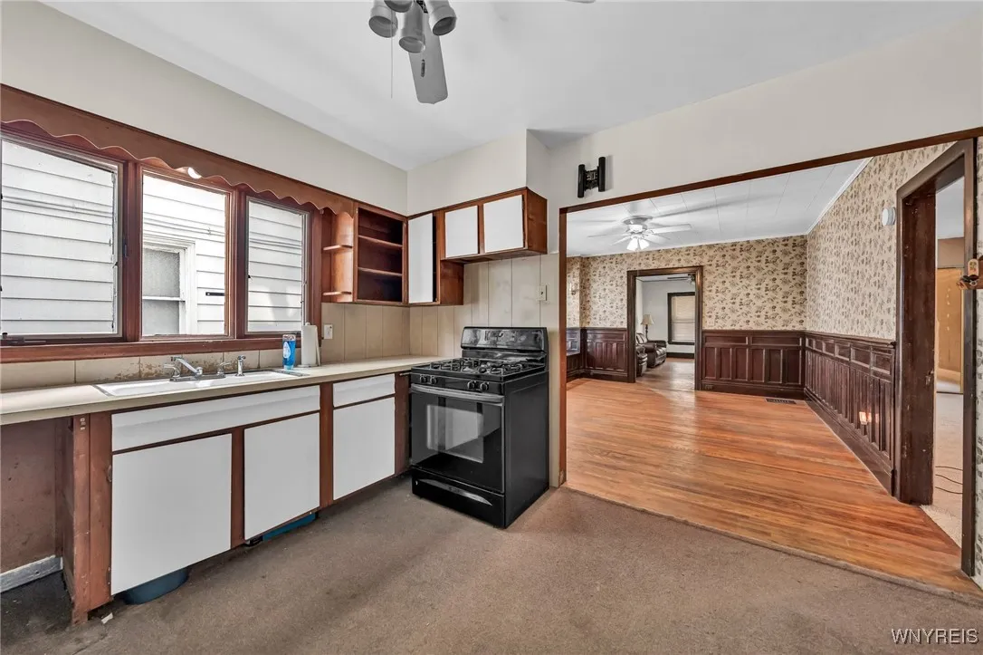 296 West Delavan Avenue N, Buffalo, New York 14213, Buffalo, New York 14213, 5 Bedrooms Bedrooms, ,2 BathroomsBathrooms,Residential,Closed,296 West Delavan Avenue N, Buffalo, New York 14213,0,B1566115