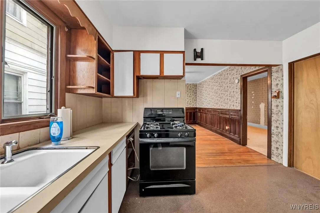 296 West Delavan Avenue N, Buffalo, New York 14213, Buffalo, New York 14213, 5 Bedrooms Bedrooms, ,2 BathroomsBathrooms,Residential,Closed,296 West Delavan Avenue N, Buffalo, New York 14213,0,B1566115