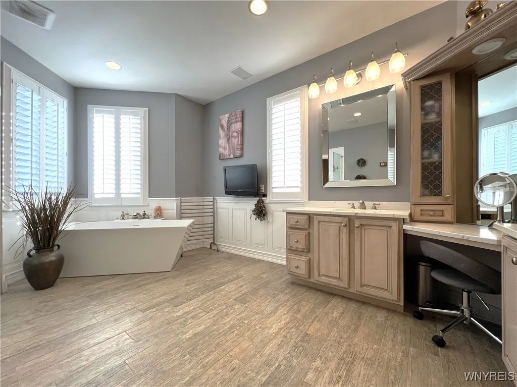 271 Forest Creek Lane, Grand Island, New York 1407, Grand Island, New York 14072, 5 Bedrooms Bedrooms, 9 Rooms Rooms,2 BathroomsBathrooms,Residential,Closed,271 Forest Creek Lane, Grand Island, New York 1407,0,B1565883