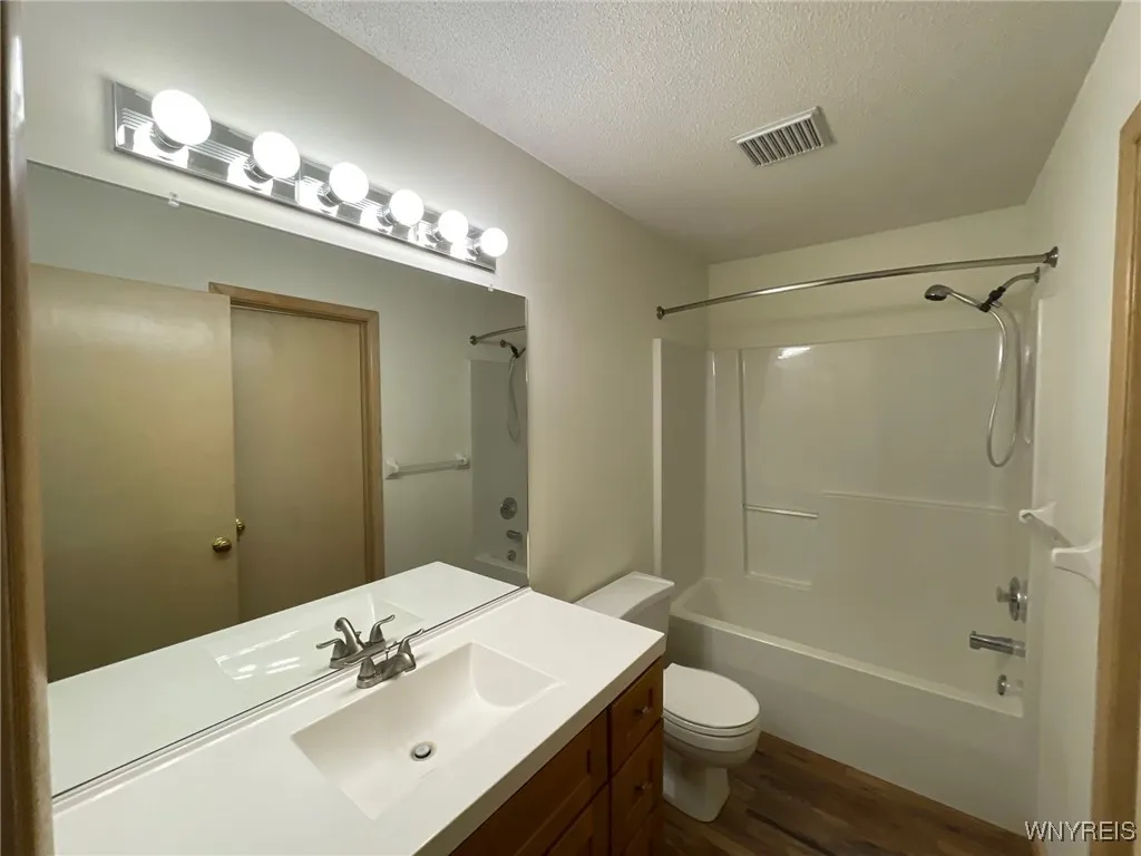 4553 Abbott Road 4551, Orchard Park, New York 1412, Orchard Park, New York 14127, 2 Bedrooms Bedrooms, 9 Rooms Rooms,1 BathroomBathrooms,Residential Lease,Closed,4553 Abbott Road 4551, Orchard Park, New York 1412,0,B1566743