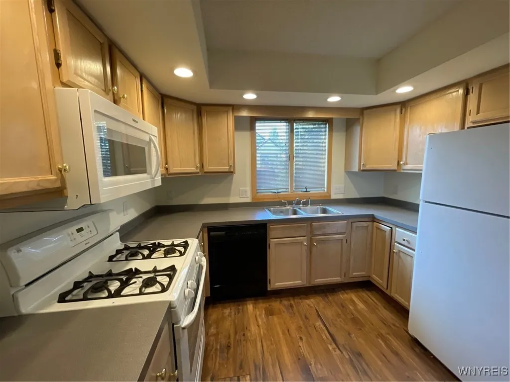 4553 Abbott Road 4551, Orchard Park, New York 1412, Orchard Park, New York 14127, 2 Bedrooms Bedrooms, 9 Rooms Rooms,1 BathroomBathrooms,Residential Lease,Closed,4553 Abbott Road 4551, Orchard Park, New York 1412,0,B1566743
