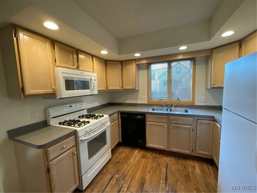 4553 Abbott Road 4551, Orchard Park, New York 1412, Orchard Park, New York 14127, 2 Bedrooms Bedrooms, 9 Rooms Rooms,1 BathroomBathrooms,Residential Lease,Closed,4553 Abbott Road 4551, Orchard Park, New York 1412,0,B1566743