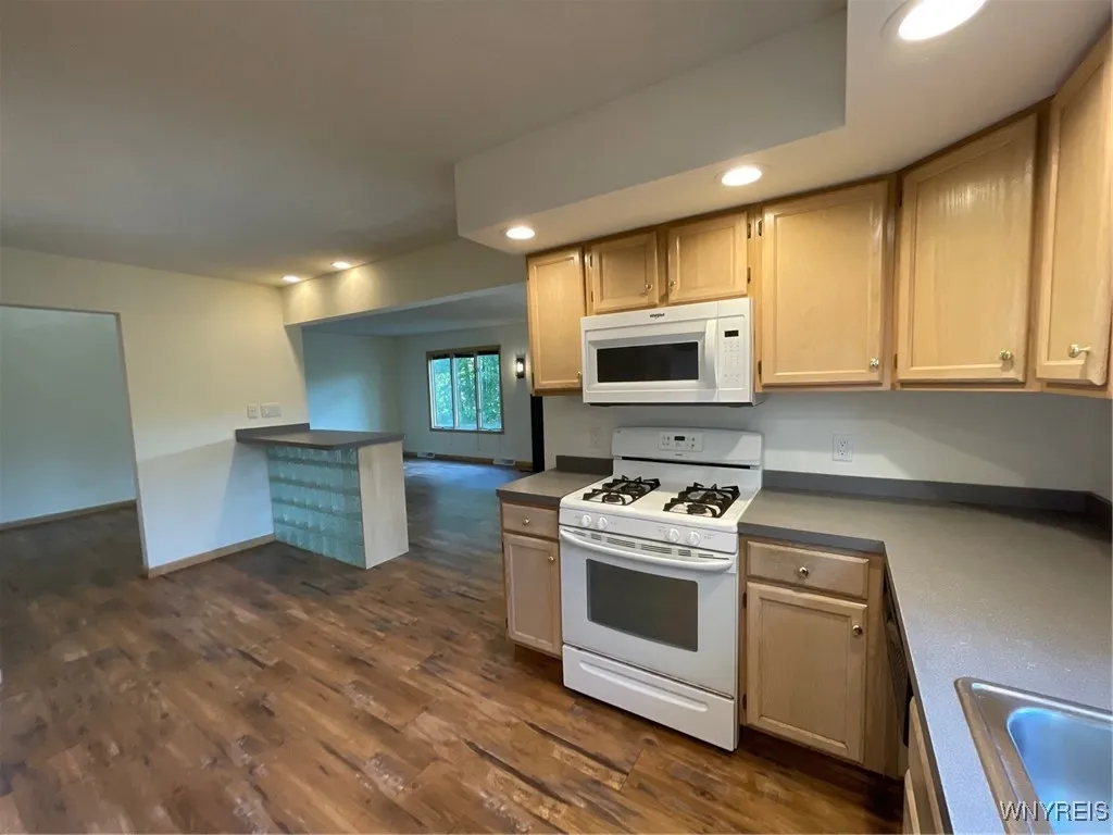 4553 Abbott Road 4551, Orchard Park, New York 1412, Orchard Park, New York 14127, 2 Bedrooms Bedrooms, 9 Rooms Rooms,1 BathroomBathrooms,Residential Lease,Closed,4553 Abbott Road 4551, Orchard Park, New York 1412,0,B1566743