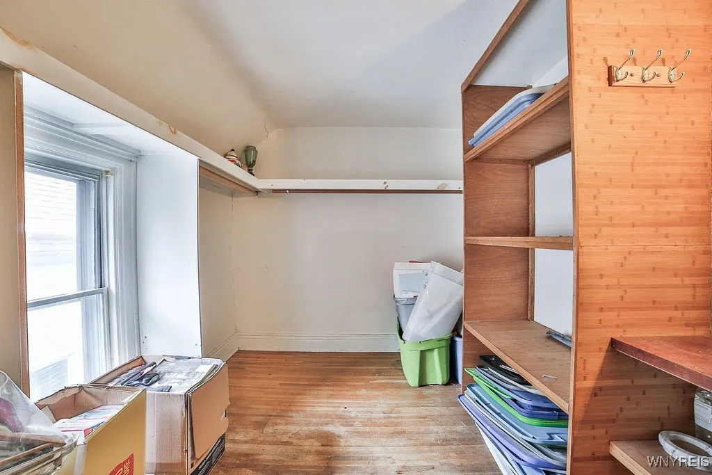 Huge Closet for bedroom 2