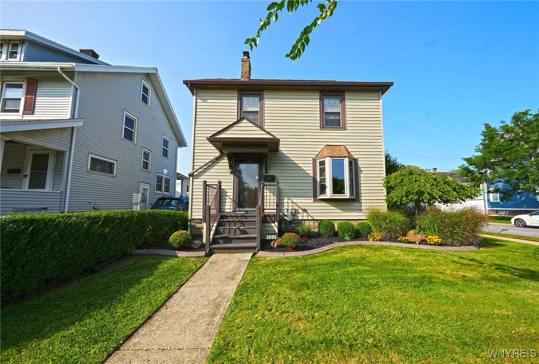 102 Warren Avenue, Tonawanda-town, New York 14217, Tonawanda, New York 14217, 3 Bedrooms Bedrooms, 7 Rooms Rooms,1 BathroomBathrooms,Residential,Closed,102 Warren Avenue, Tonawanda-town, New York 14217,0,B1566995