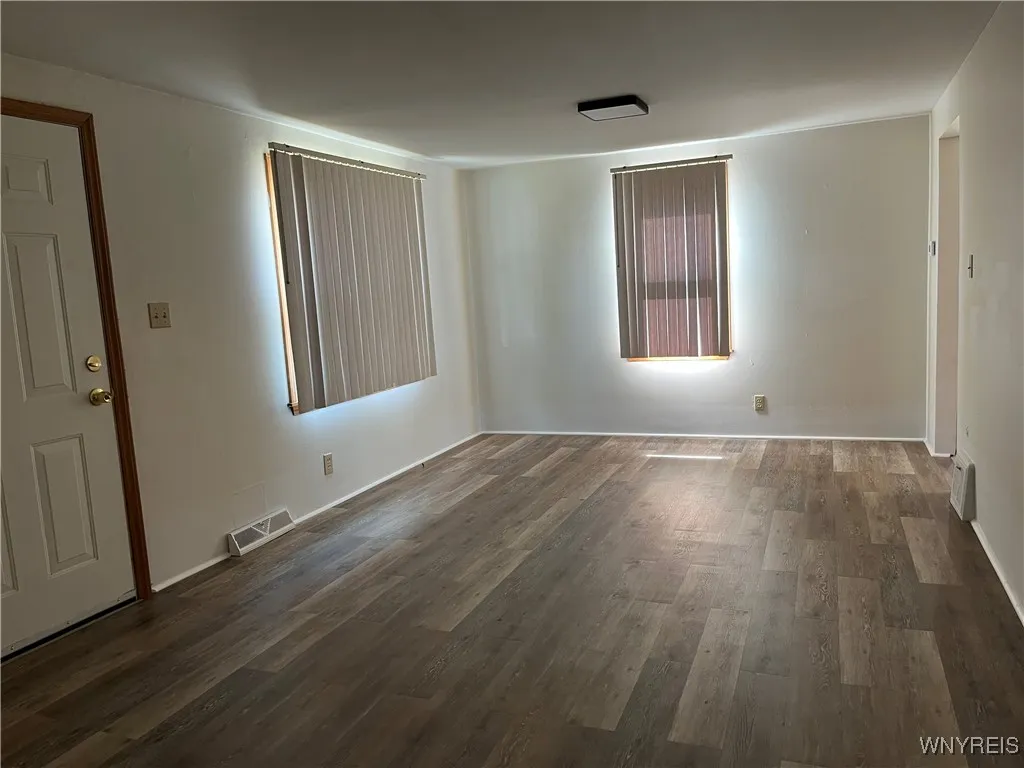 70 Cambria Street, Buffalo, New York 14206, Buffalo, New York 14206, 3 Bedrooms Bedrooms, 5 Rooms Rooms,1 BathroomBathrooms,Residential,Closed,70 Cambria Street, Buffalo, New York 14206,0,B1567125