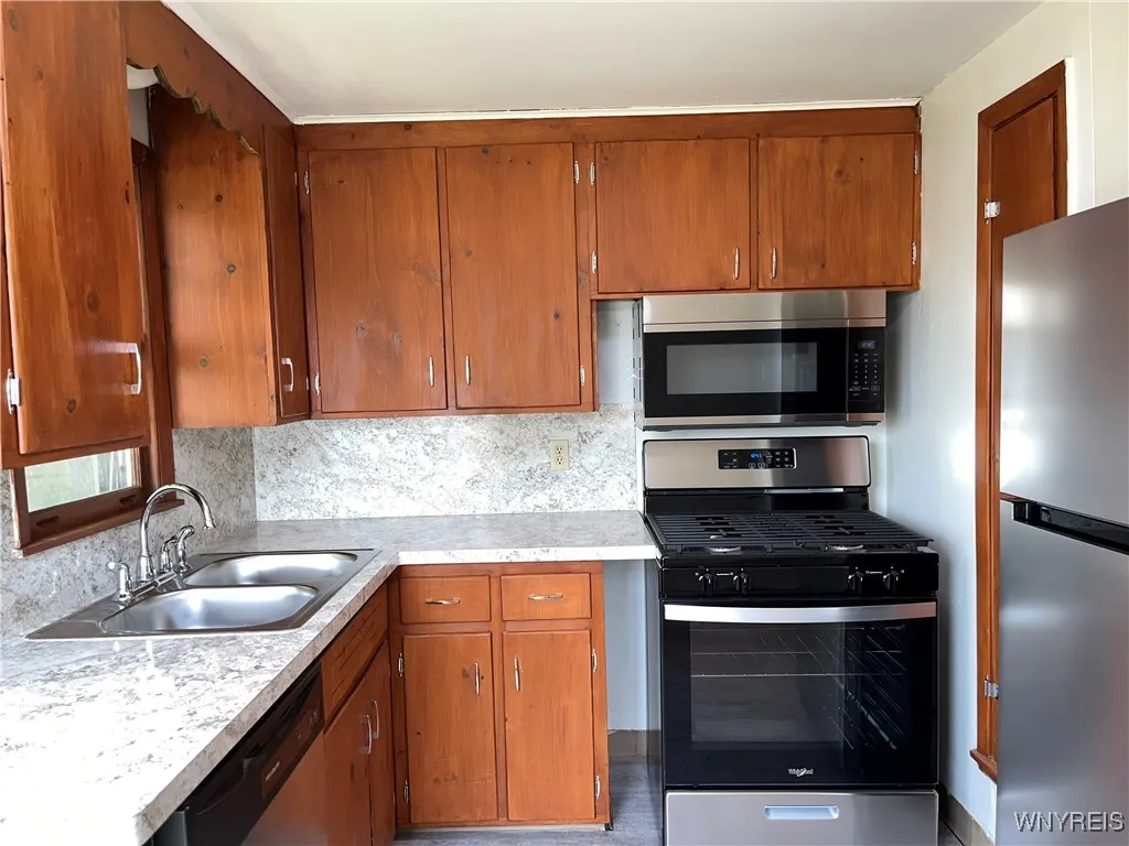 70 Cambria Street, Buffalo, New York 14206, Buffalo, New York 14206, 3 Bedrooms Bedrooms, 5 Rooms Rooms,1 BathroomBathrooms,Residential,Closed,70 Cambria Street, Buffalo, New York 14206,0,B1567125