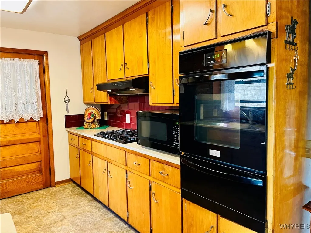 3973 Sowles Road, Hamburg, New York 14075, Hamburg, New York 14075, 4 Bedrooms Bedrooms, 9 Rooms Rooms,2 BathroomsBathrooms,Residential,Closed,3973 Sowles Road, Hamburg, New York 14075,0,B1565054