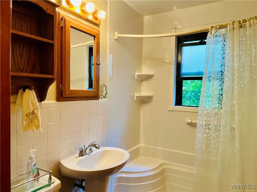 3973 Sowles Road, Hamburg, New York 14075, Hamburg, New York 14075, 4 Bedrooms Bedrooms, 9 Rooms Rooms,2 BathroomsBathrooms,Residential,Closed,3973 Sowles Road, Hamburg, New York 14075,0,B1565054