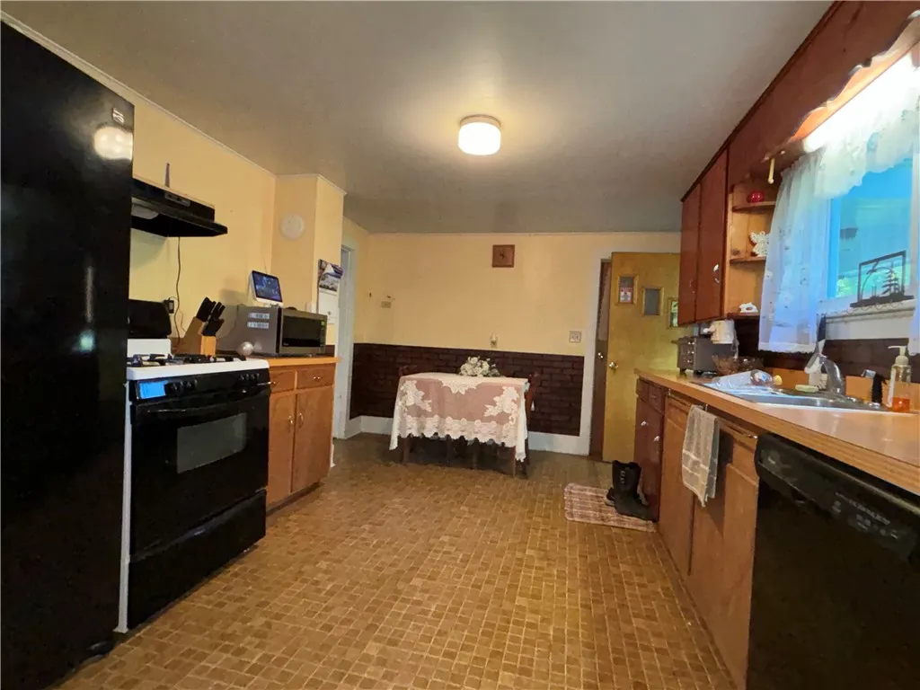 1674 Route 219, Kane, Pennsylvania 16735, Sergeant Twp, Pennsylvania 16735, 4 Bedrooms Bedrooms, 8 Rooms Rooms,1 BathroomBathrooms,Residential,For Sale,1674 Route 219, Kane, Pennsylvania 16735,0,R1567199