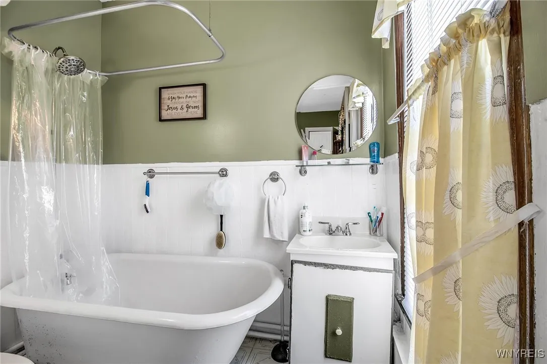 68 Oconnell Avenue, Buffalo, New York 14204, Buffalo, New York 14204, 5 Bedrooms Bedrooms, ,3 BathroomsBathrooms,Residential,Closed,68 Oconnell Avenue, Buffalo, New York 14204,0,B1567362