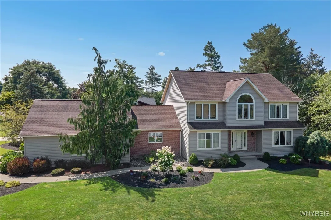 17 Lakeridge Drive, Orchard Park, New York 14127, Orchard Park, New York 14127, 4 Bedrooms Bedrooms, 8 Rooms Rooms,2 BathroomsBathrooms,Residential,Closed,17 Lakeridge Drive, Orchard Park, New York 14127,0,B1561882