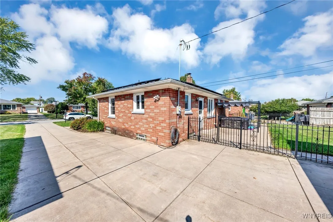 109 Alberta Drive, Amherst, New York 14226, Amherst, New York 14226, 3 Bedrooms Bedrooms, 5 Rooms Rooms,1 BathroomBathrooms,Residential,Closed,109 Alberta Drive, Amherst, New York 14226,0,B1567394