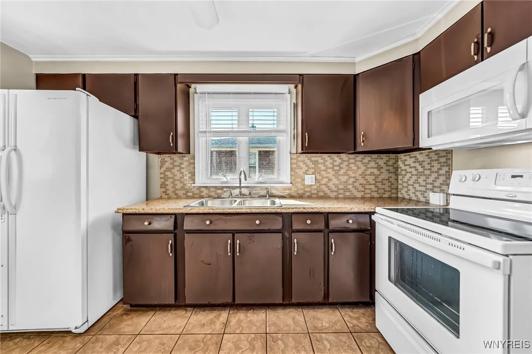 109 Alberta Drive, Amherst, New York 14226, Amherst, New York 14226, 3 Bedrooms Bedrooms, 5 Rooms Rooms,1 BathroomBathrooms,Residential,Closed,109 Alberta Drive, Amherst, New York 14226,0,B1567394