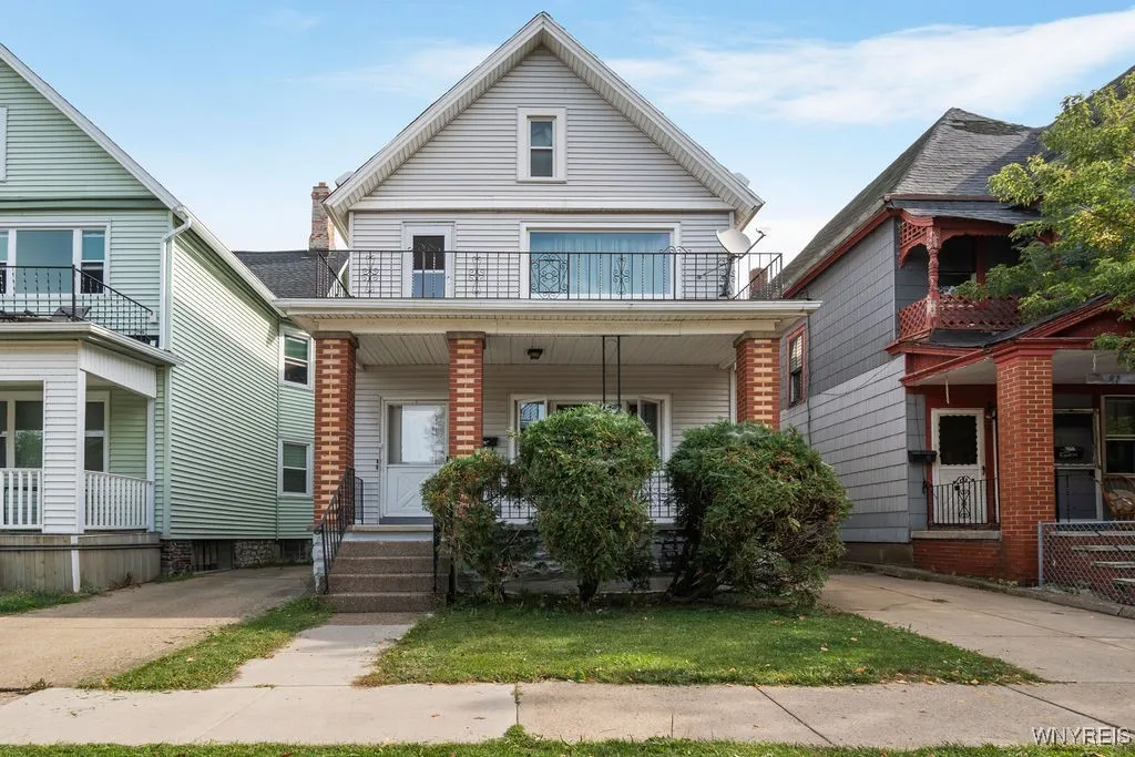 393 Fargo Avenue, Buffalo, New York 14213, Buffalo, New York 14213, 4 Bedrooms Bedrooms, ,2 BathroomsBathrooms,Residential,Closed,393 Fargo Avenue, Buffalo, New York 14213,0,B1567533