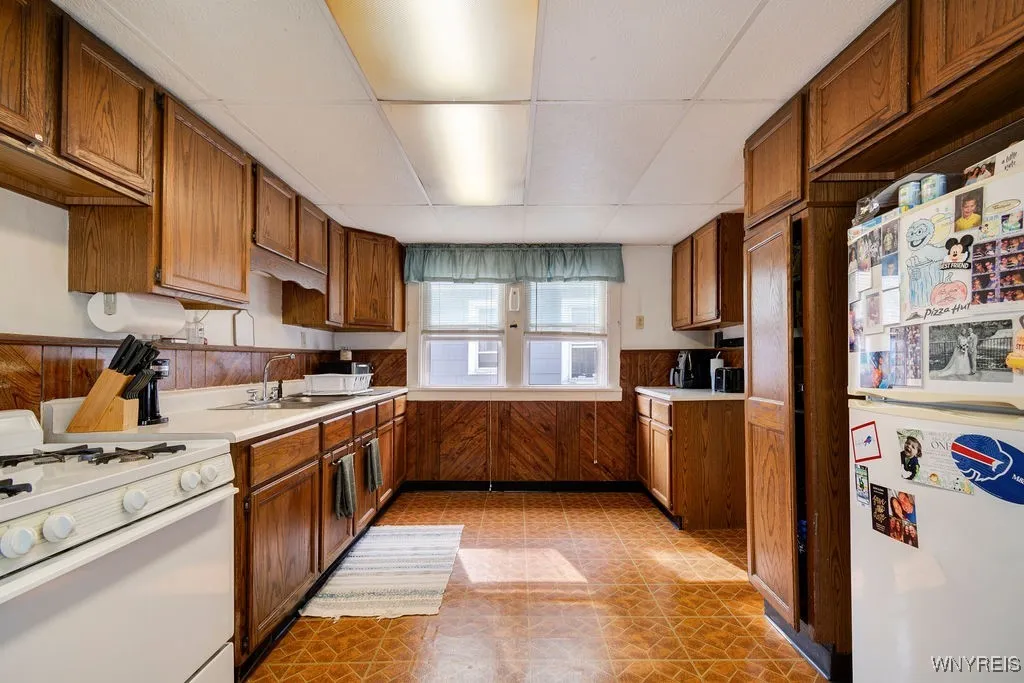 393 Fargo Avenue, Buffalo, New York 14213, Buffalo, New York 14213, 4 Bedrooms Bedrooms, ,2 BathroomsBathrooms,Residential,Closed,393 Fargo Avenue, Buffalo, New York 14213,0,B1567533