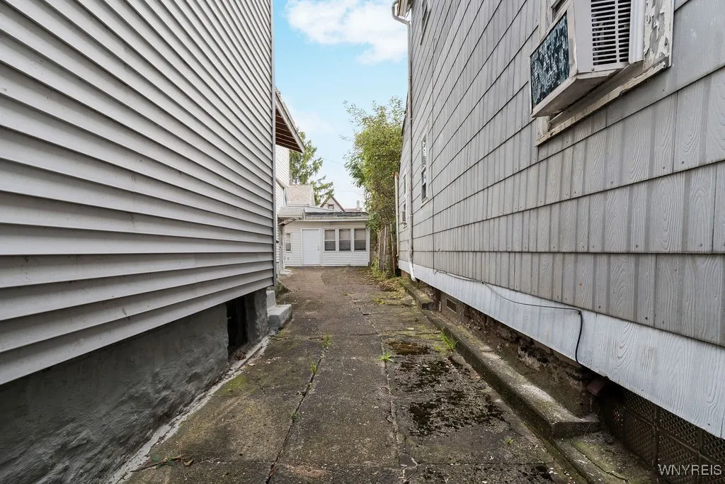 393 Fargo Avenue, Buffalo, New York 14213, Buffalo, New York 14213, 4 Bedrooms Bedrooms, ,2 BathroomsBathrooms,Residential,Closed,393 Fargo Avenue, Buffalo, New York 14213,0,B1567533