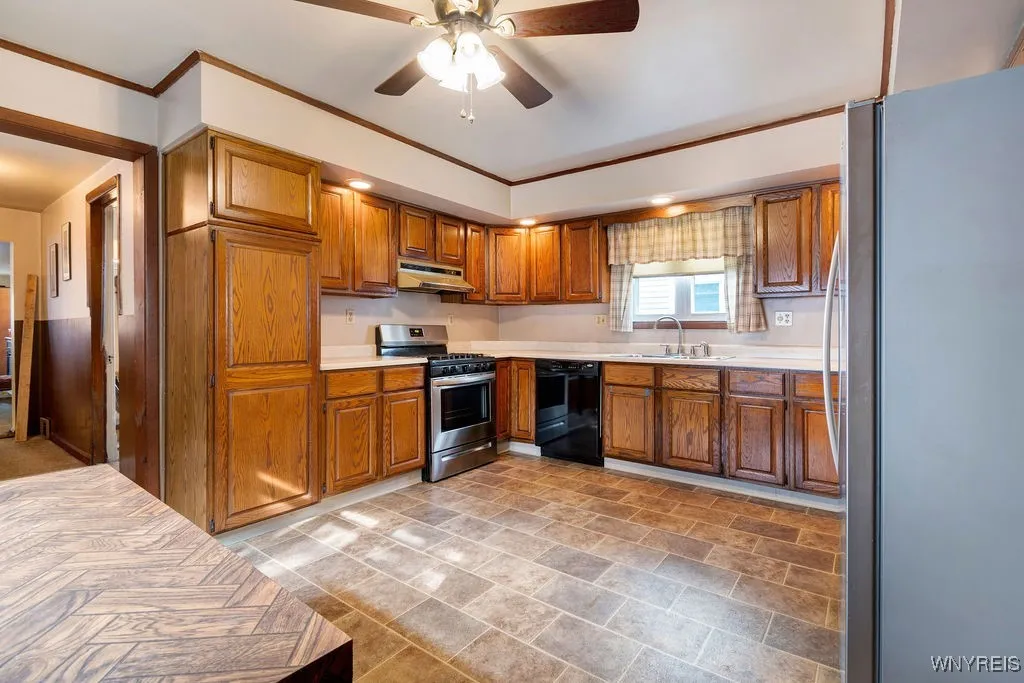 393 Fargo Avenue, Buffalo, New York 14213, Buffalo, New York 14213, 4 Bedrooms Bedrooms, ,2 BathroomsBathrooms,Residential,Closed,393 Fargo Avenue, Buffalo, New York 14213,0,B1567533