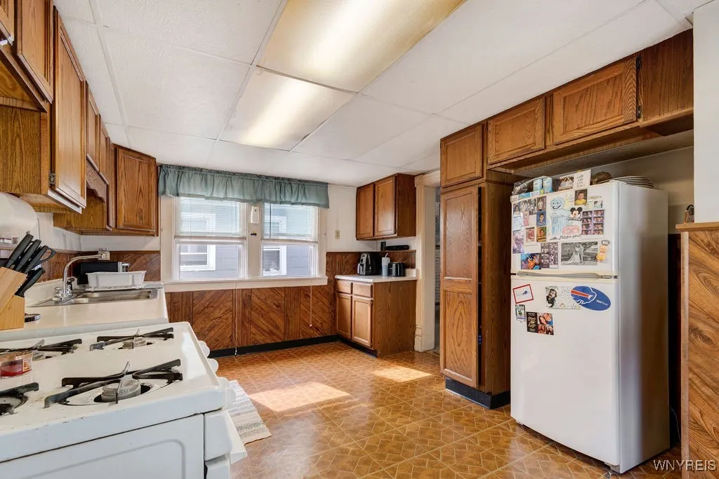 393 Fargo Avenue, Buffalo, New York 14213, Buffalo, New York 14213, 4 Bedrooms Bedrooms, ,2 BathroomsBathrooms,Residential,Closed,393 Fargo Avenue, Buffalo, New York 14213,0,B1567533
