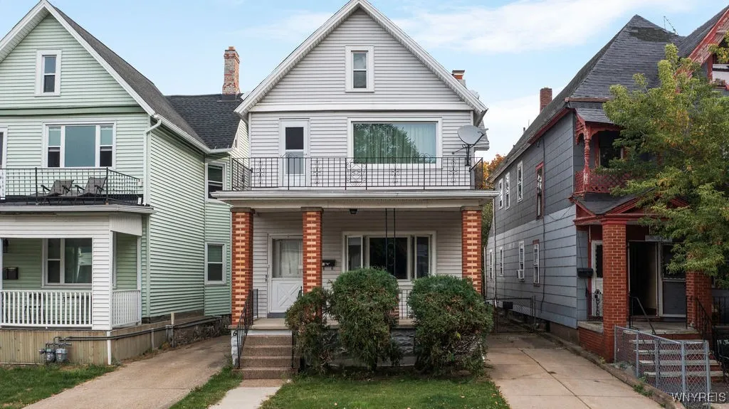 393 Fargo Avenue, Buffalo, New York 14213, Buffalo, New York 14213, 4 Bedrooms Bedrooms, ,2 BathroomsBathrooms,Residential,Closed,393 Fargo Avenue, Buffalo, New York 14213,0,B1567533