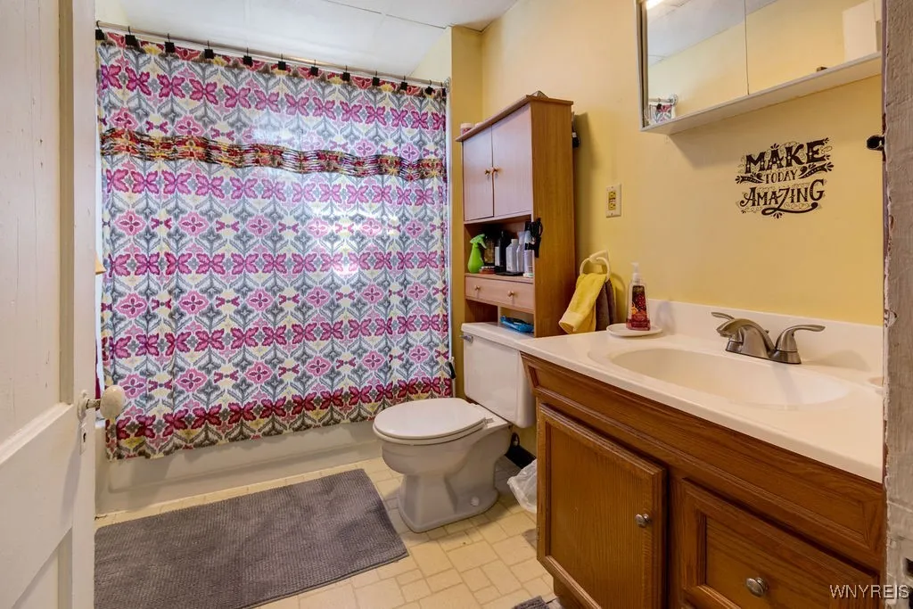 393 Fargo Avenue, Buffalo, New York 14213, Buffalo, New York 14213, 4 Bedrooms Bedrooms, ,2 BathroomsBathrooms,Residential,Closed,393 Fargo Avenue, Buffalo, New York 14213,0,B1567533