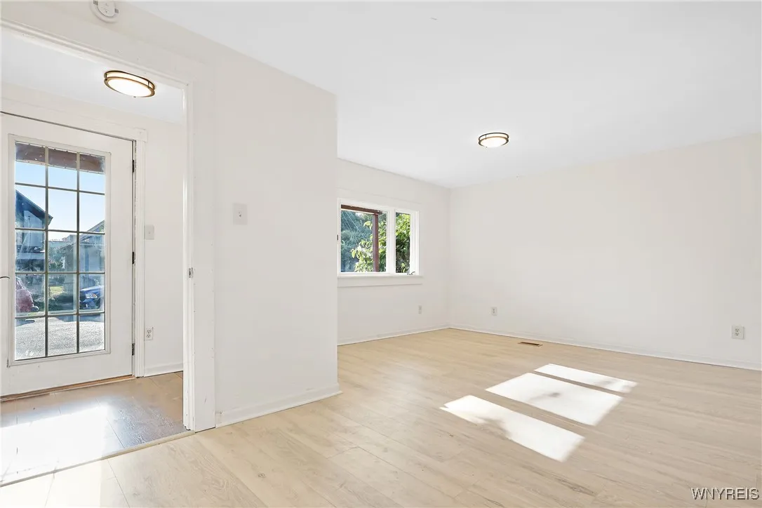 190 Hamburg Street, Buffalo, New York 14204, Buffalo, New York 14204, 3 Bedrooms Bedrooms, 5 Rooms Rooms,1 BathroomBathrooms,Residential,Closed,190 Hamburg Street, Buffalo, New York 14204,0,B1567723
