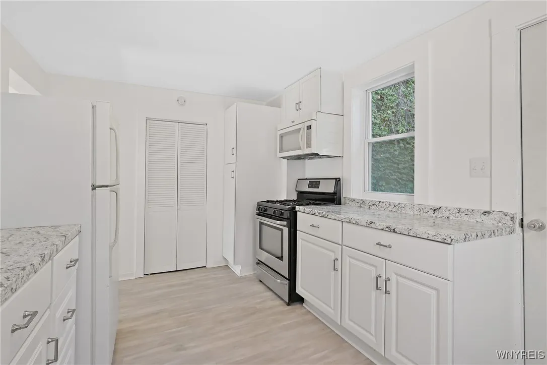 190 Hamburg Street, Buffalo, New York 14204, Buffalo, New York 14204, 3 Bedrooms Bedrooms, 5 Rooms Rooms,1 BathroomBathrooms,Residential,Closed,190 Hamburg Street, Buffalo, New York 14204,0,B1567723