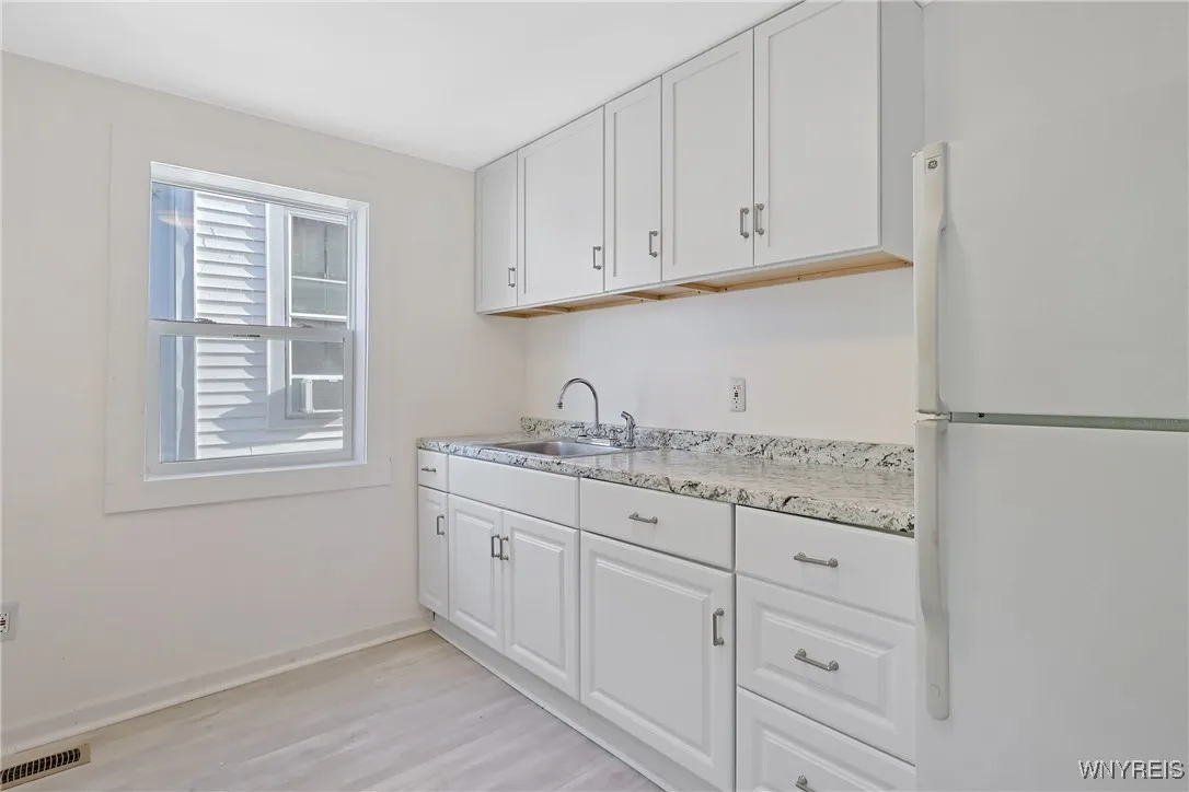 190 Hamburg Street, Buffalo, New York 14204, Buffalo, New York 14204, 3 Bedrooms Bedrooms, 5 Rooms Rooms,1 BathroomBathrooms,Residential,Closed,190 Hamburg Street, Buffalo, New York 14204,0,B1567723