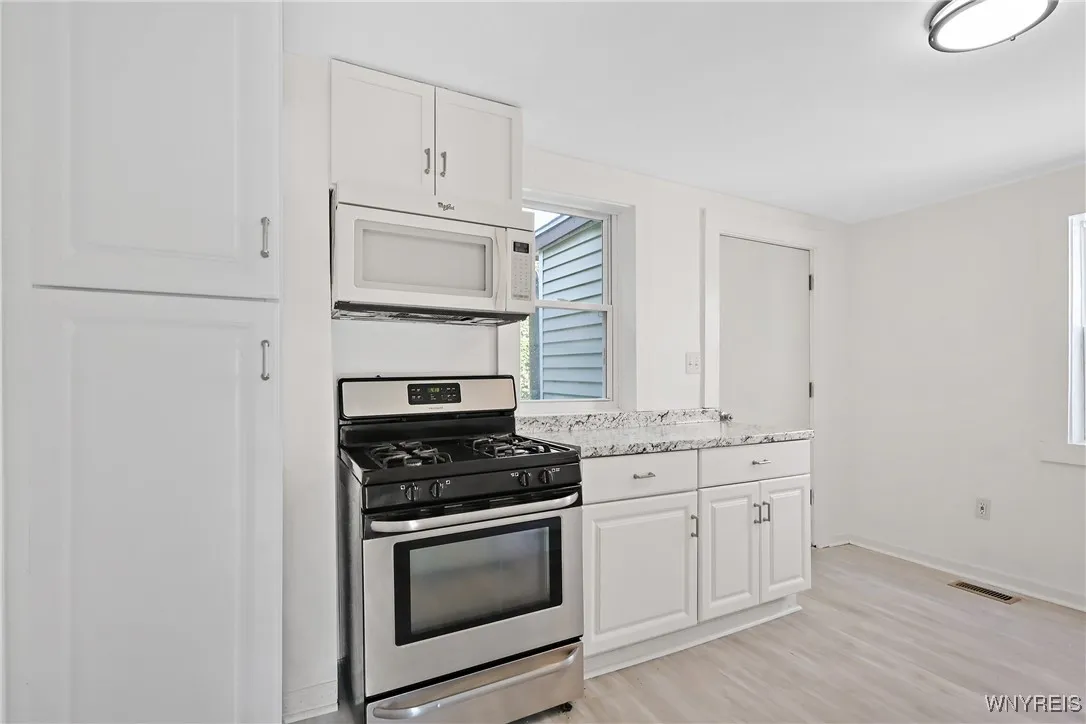 190 Hamburg Street, Buffalo, New York 14204, Buffalo, New York 14204, 3 Bedrooms Bedrooms, 5 Rooms Rooms,1 BathroomBathrooms,Residential,Closed,190 Hamburg Street, Buffalo, New York 14204,0,B1567723
