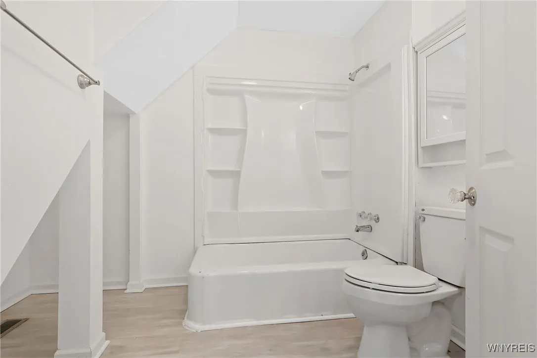 190 Hamburg Street, Buffalo, New York 14204, Buffalo, New York 14204, 3 Bedrooms Bedrooms, 5 Rooms Rooms,1 BathroomBathrooms,Residential,Closed,190 Hamburg Street, Buffalo, New York 14204,0,B1567723