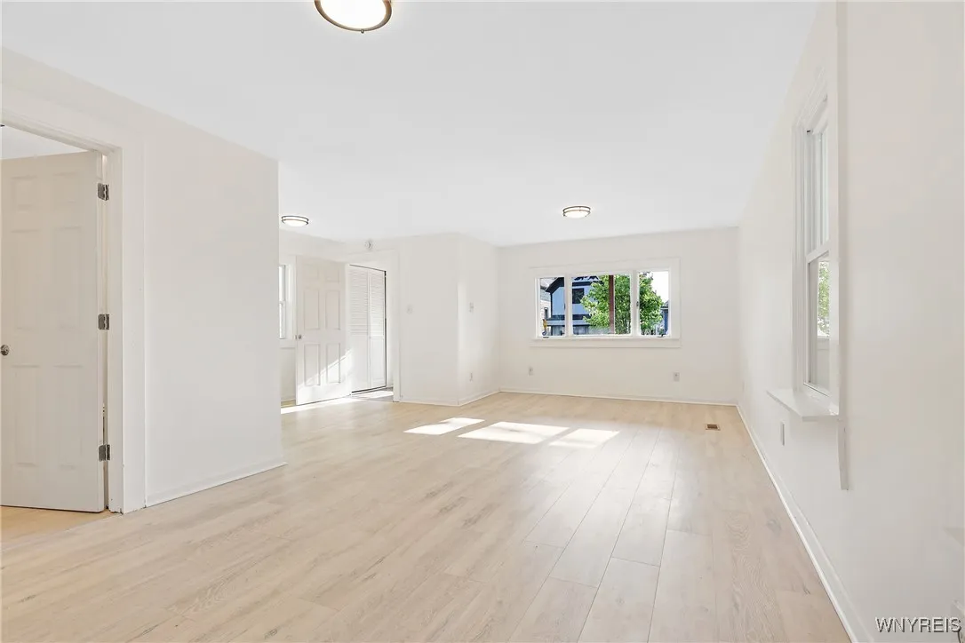 190 Hamburg Street, Buffalo, New York 14204, Buffalo, New York 14204, 3 Bedrooms Bedrooms, 5 Rooms Rooms,1 BathroomBathrooms,Residential,Closed,190 Hamburg Street, Buffalo, New York 14204,0,B1567723